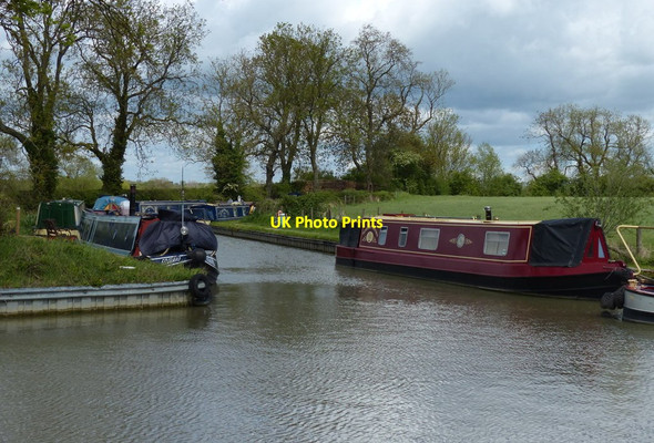 Photo 6"x4" The Clifton Arm of the Oxford Canal Rugby c2015