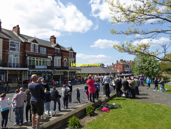 Photo 6"x4" The parade is coming down Alexandra Road Cleethorpes c2015