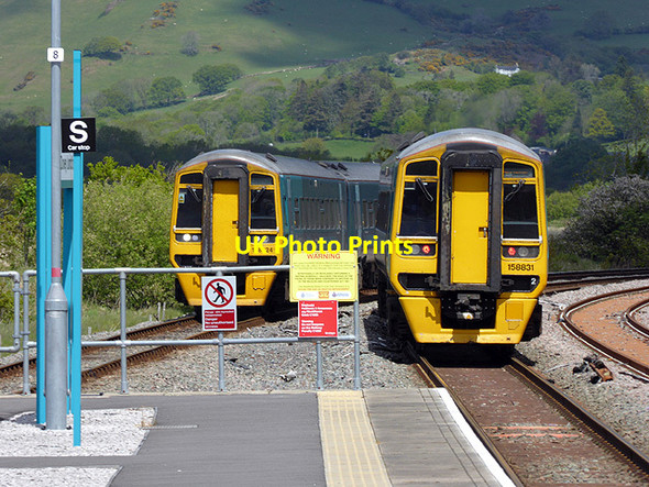 Photo 6"x4" Trains passing at Dovey Junction Glandyfi c2015