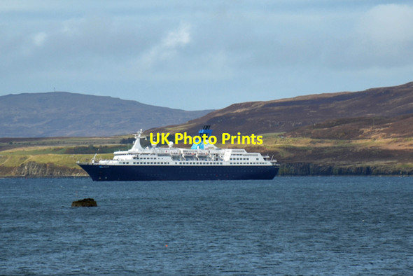 Photo 6"x4" Saga Pearl II at anchor in Loch Dunvegan Colbost c2015