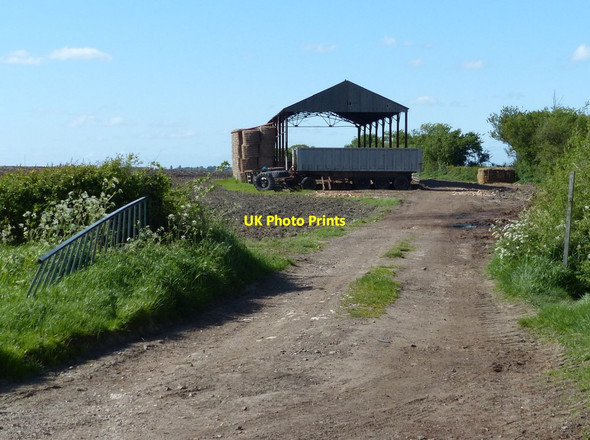 Photo 6"x4" Farm building along Hill Road Woolscott c2015