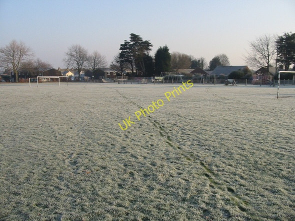 Photo 6"x4" The Gun Park, Eastry playing fields Buttsole c2009