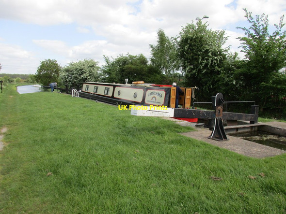 Photo 6"x4" Umnyama passes through Kilton lock Worksop c2015