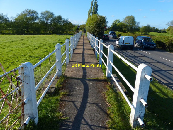 Photo 6"x4" Raised walkway next to the A428 in Bretford Marston\/SP4276 c2015
