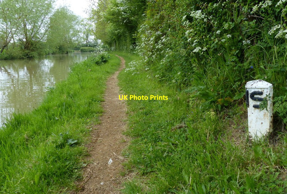 Photo 6"x4" Distance (D I S) post along the Oxford Canal Claydon\/SP4550 c2015