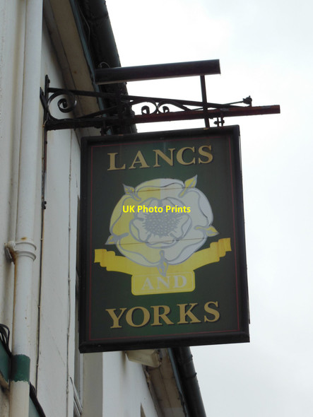 Photo 6"x4" The Lancs & Yorks on Station Road, Bamber Bridge Bamber Bridge c2015 P1