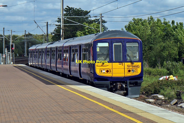 Photo 6"x4" Northern Electrics Class 319, 319382, Wigan North Western railway station Wigan c2015