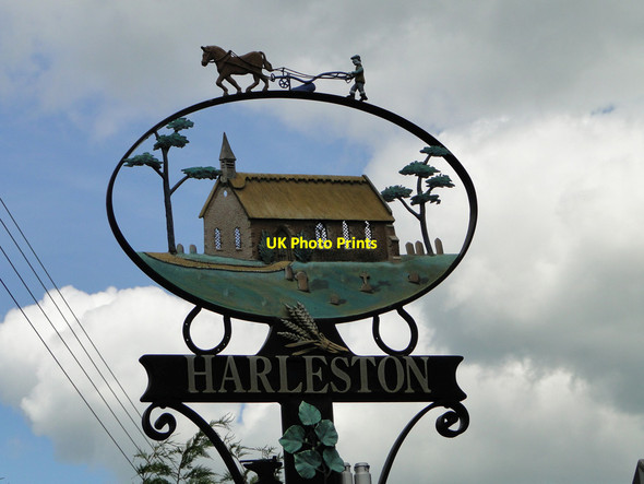 Photo 6"x4" Harleston village sign (detail) Harleston\/TM0160 c2015