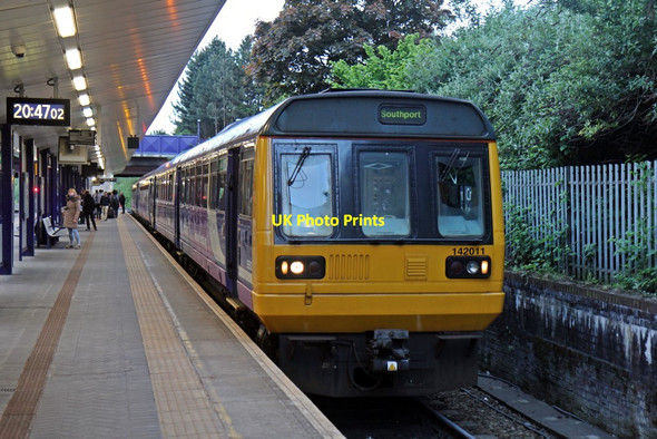 Photo 6"x4" Northern Rail Class 142, 142011, Salford Crescent railway station Salford\/SJ8098 c2015