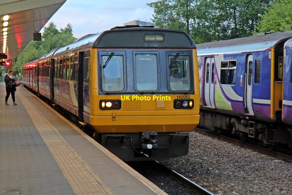 Photo 6"x4" Northern Rail Class 142, 142062, Salford Crescent railway station Salford\/SJ8098 c2015