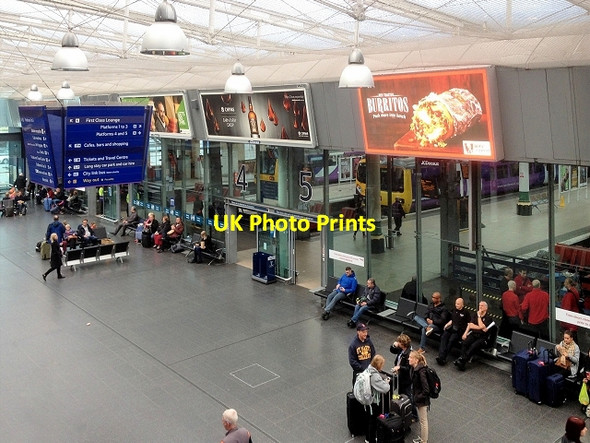 Photo 6"x4" Manchester Piccadilly Station Concourse Manchester c2015