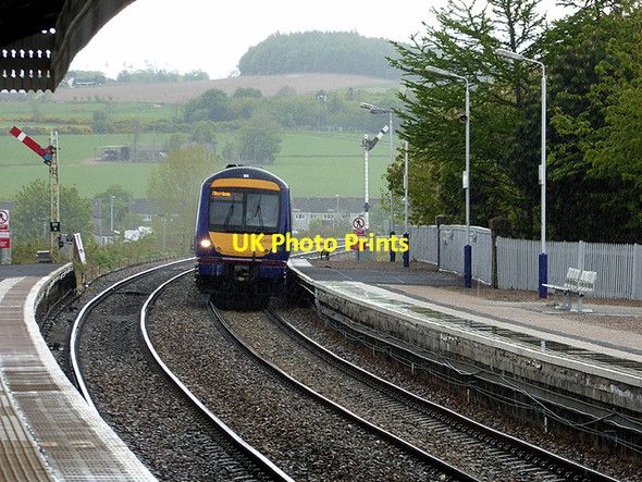 Photo 6"x4" Stonehaven Station with an Aberdeen train passing through Stonehaven c2015