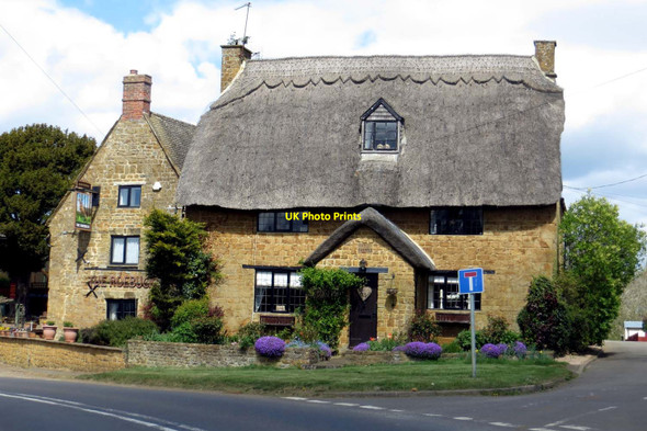 Photo 6"x4" The Roebuck and a thatched cottage in Drayton Drayton\/SP4241 c2015