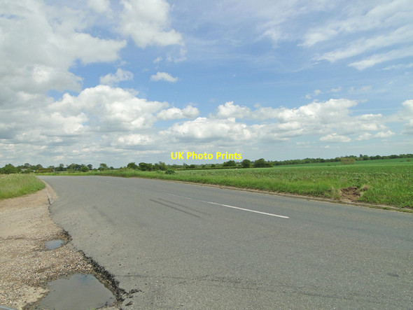 Photo 6"x4" B1115, High Road and views of open countryside High Street Green c2015