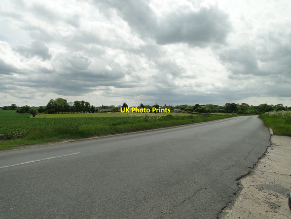 Photo 6"x4" B1115 from a farmer's hardstanding High Street Green c2015