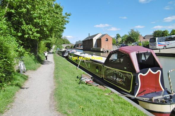 Photo 6"x4" Devizes, canal moorings Devizes c2015