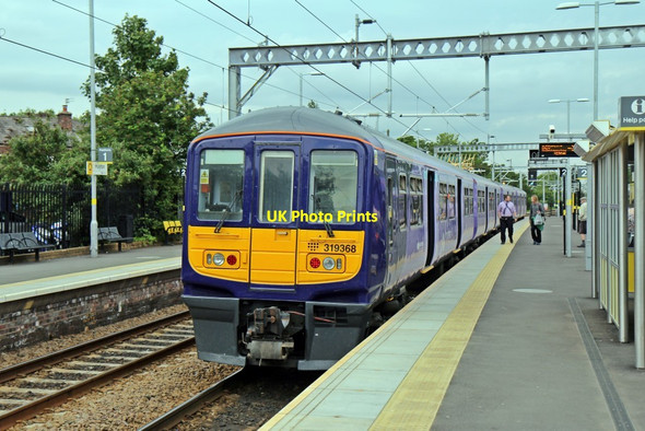 Photo 6"x4" Northern Electrics Class 319, 319368, platform 2, Huyton railway station Huyton-With-Roby c2015