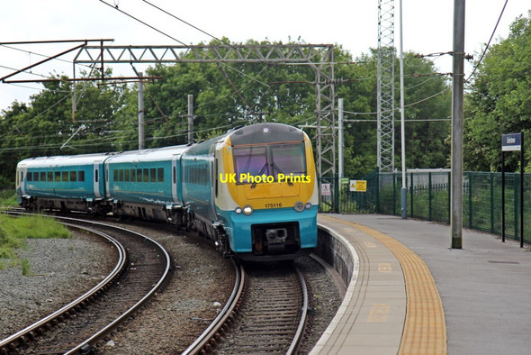 Photo 6"x4" Arriva Trains Wales Class 175, 175116, platform 4, Earlestown railway station Newton-Le-Willows\/SJ5895 c2015