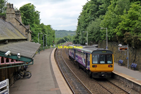 Photo 6"x4" Northern Rail Class 142, 142034, New Mills Central railway station New Mills\/SJ9985 c2015 P1