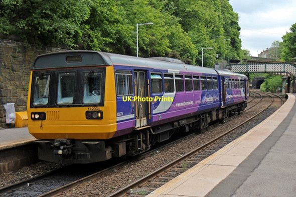 Photo 6"x4" Northern Rail Class 142, 142034, New Mills Central railway station New Mills\/SJ9985 c2015