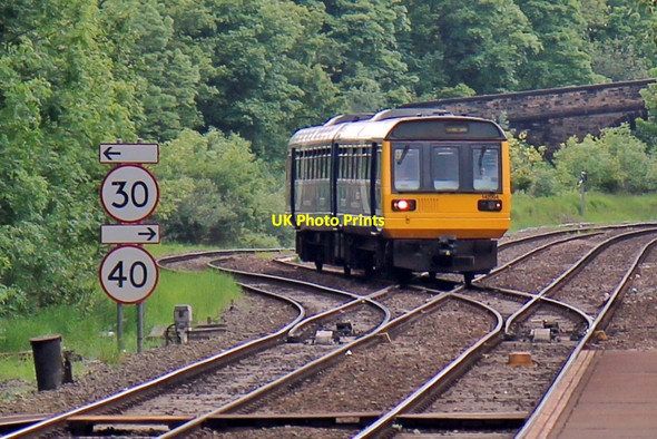 Photo 6"x4" Northern Rail Class 142, 142004, Romiley Junction Romiley c2015