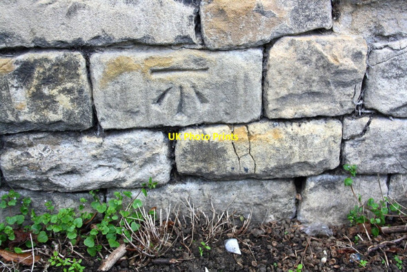 Photo 6"x4" Benchmark on Uffington Road wall Stamford\/TF0207 c2016
