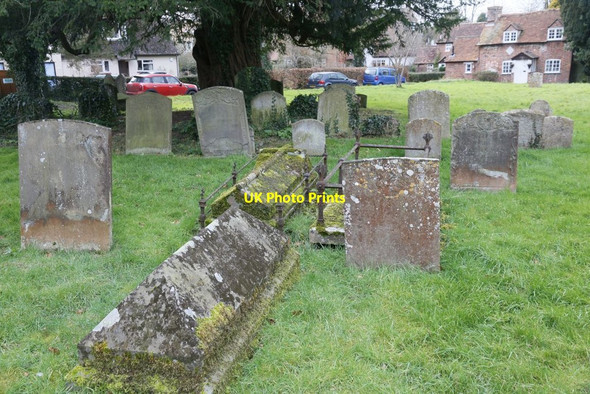 Photo 6"x4" Under the Yew Tree Blewbury c2016