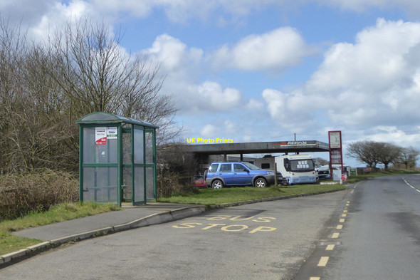 Photo 6"x4" Bus shelter and car dealer, Red Post Red Post\/SS2605 c2016
