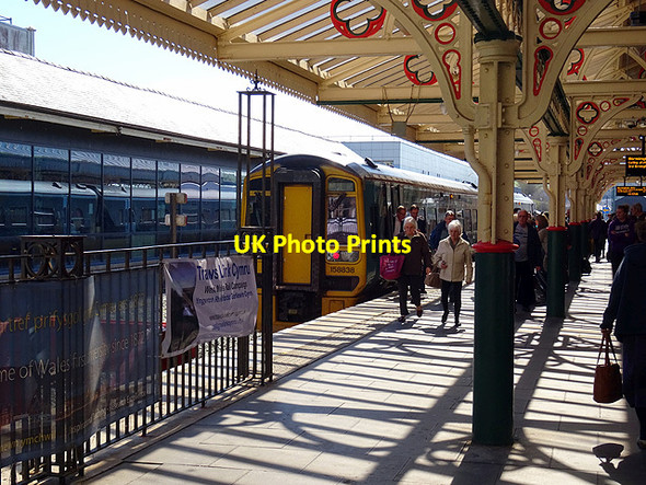 Photo 6"x4" Boarding and alighting at Aberystwyth Aberystwyth c2016