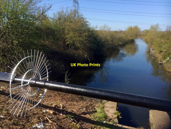 Photo 6"x4" Pipe bridge over the former Barnsley Canal Royston\/SE3511 c2016
