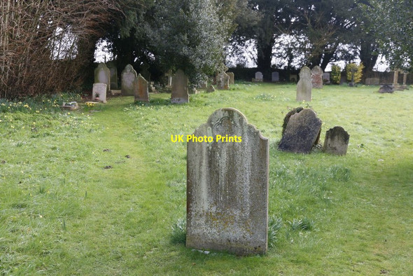 Photo 6"x4" Churchyard round the North Side Itchen Stoke c2016
