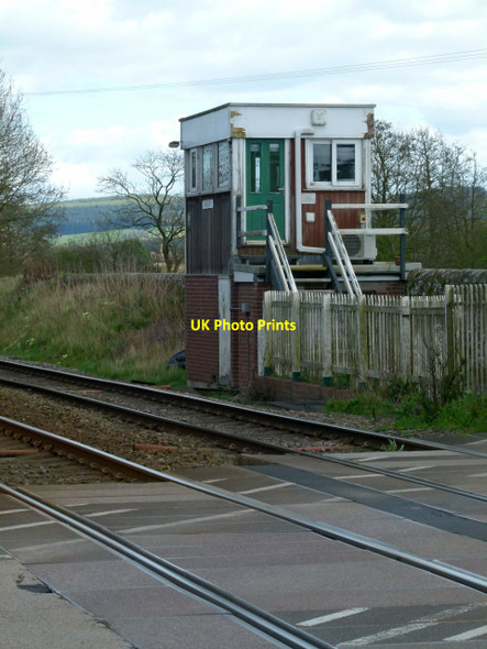 Photo 6"x4" Onibury Signal Box Onibury c2016