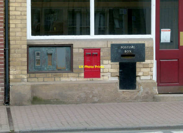 Photo 6"x4" Old stamp machines, former Post Office Burford\/SO5868 c2016