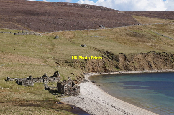 Photo 6"x4" Beach and ruined buildings, Sandsound Omunsgarth c2016