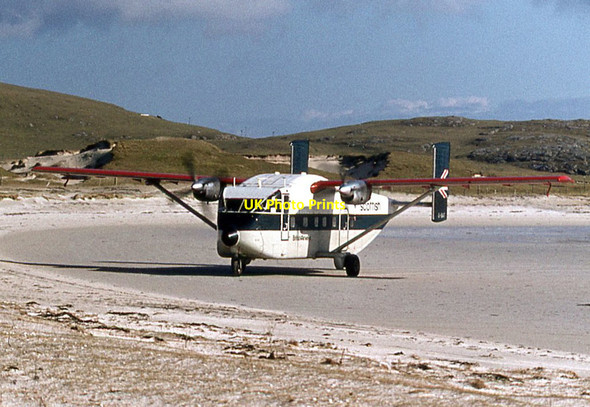 Photo 6"x4" A Short Skyvan at Barra Airport E\u00f2laigearraidh c1974