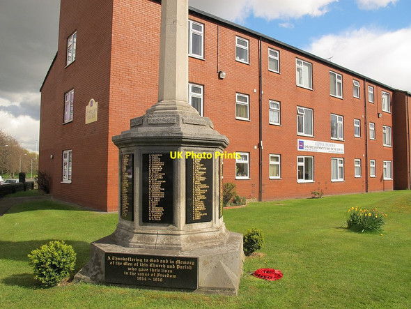 Photo 6"x4" St Peter's war memorial, Dewsbury Road, Hunslet (Detail) Hunslet c2016