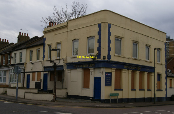 Photo 6"x4" Golden Lion pub boarded up, Maple Road, Anerley Penge c2016