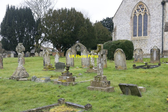 Photo 6"x4" Churchyard at St Peter Ovington\/SU5631 c2016