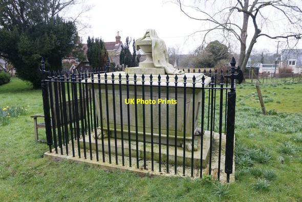 Photo 6"x4" Fenced Tomb Ovington\/SU5631 c2016