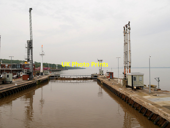 Photo 6"x4" Eastham Lock, Manchester Ship Canal Eastham Ferry c2016