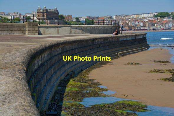 Photo 6"x4" Sea wall, Scarborough Scarborough\/TA0388 c2015