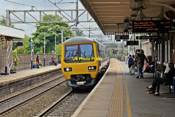 Photo 6"x4" Northern Rail Class 323, 323223, platform 3, Wilmslow railway station Wilmslow c2015