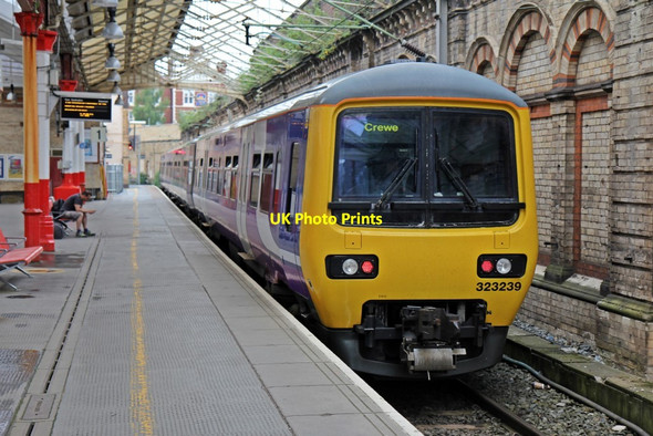 Photo 6"x4" Northern Rail Class 323, 323239, platform 1, Crewe railway station Crewe c2015