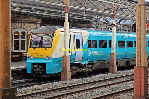 Photo 6"x4" Arriva Trains Wales Class 175, 175004, platform 6, Crewe railway station Crewe c2015