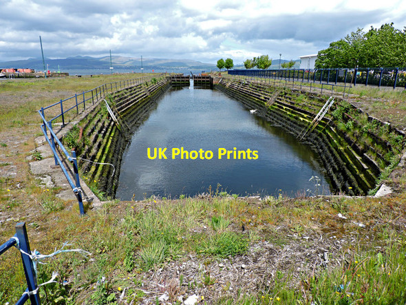 Photo 6"x4" Disused drydock Greenock\/NS2776 c2015