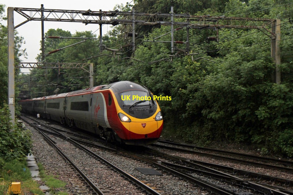 Photo 6"x4" Pendolino, Kidsgrove railway station Kidsgrove c2015