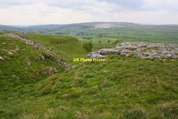 Photo 6"x4" Limestone formations from Pennine Way New Houses\/SD8073 c2015