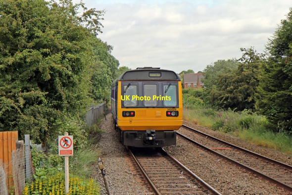 Photo 6"x4" Northern Rail Class 142, 142029, Appley Bridge railway station Appley Bridge c2015