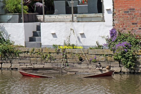 Photo 6"x4" Sunken boat, Leeds and Liverpool Canal, Appley Bridge Appley Bridge c2015