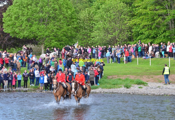 Photo 6"x4" Crossing the Tweed, Peebles Beltane festival (1) Peebles\/NT2540 c2015